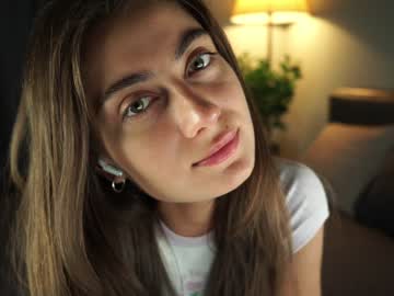 girl
        tessarosse_ cam image #2284892