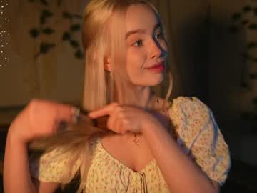 girl
        mother__of__dragons cam image #2818088