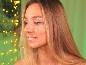girl
        artease cam image #2868201
