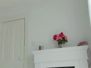 girl
        littlegreekflower cam image #6647359