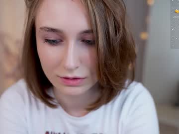 girl
        monimauve_ cam image #2409590