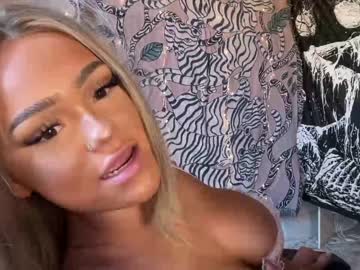 girl
        ari_02 cam image #2510718