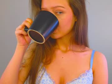 girl
        itwasinstwilight cam image #4425464