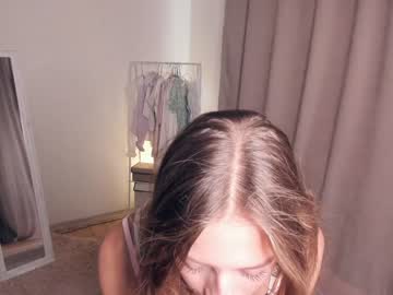 girl
        wave_of_happy_ cam image #2708381