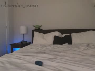 couple
        ari_lovexo cam image #1369881