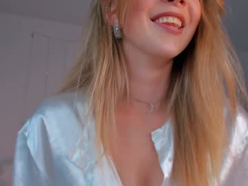 girl
        emmi_rosee cam image #4520109