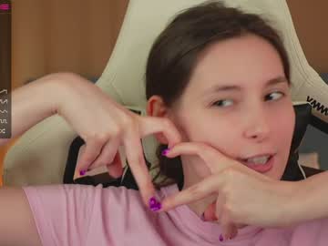girl
        beckymartens cam image #2096457