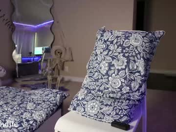 girl
        bestblondiiecb cam image #5334175