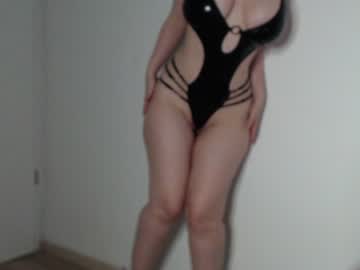 girl
        sweat_mia cam image #1626665