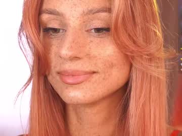 girl
        artease cam image #6796297