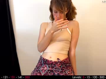 girl
        its_lily cam image #1036342