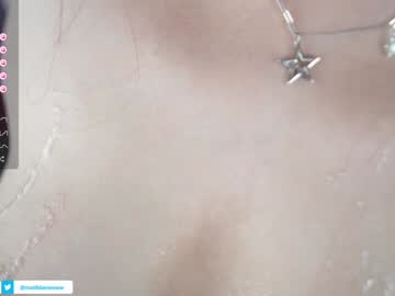girl
        greeny_mat cam image #4305733