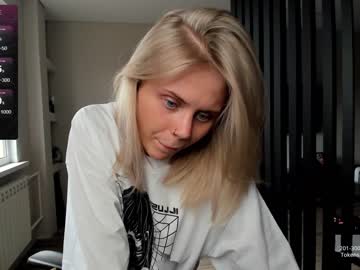 girl
        feraleyes cam image #3992847