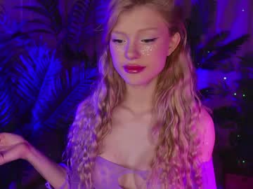 girl
        bunnylia__ cam image #1395142