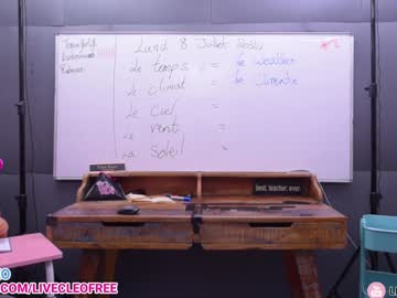 girl
        livecleo cam image #4545868
