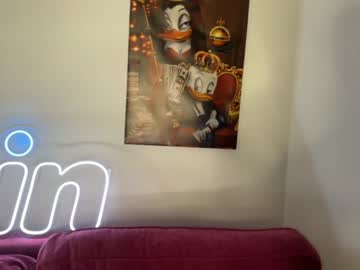 couple
        mia_cloudy cam image #4060211