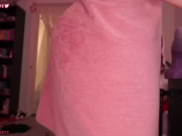 girl
        evelynpiers cam image #832929