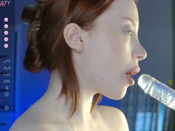 girl
        newtasty cam image #4211143