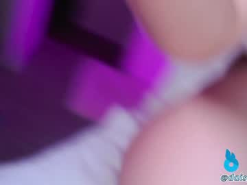 girl
        daisydeville cam image #1335502