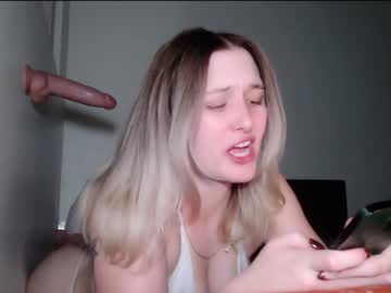 girl
        malthevalleyqueen cam image #4257811