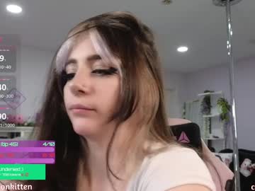 girl
        crimsonkitten cam image #5423177