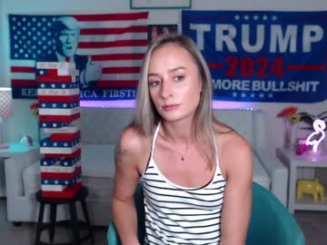 girl
        holihurricane cam image #4934052