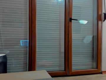 girl
        hotel77777 cam image #5061527
