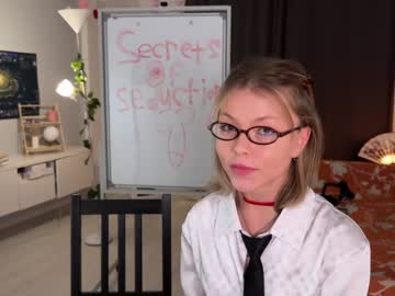 girl
        okily_dokily cam image #5275438