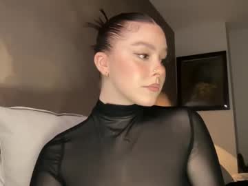 girl
        novavangogh cam image #1183500