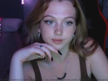 girl
        small_blondee cam image #5017428