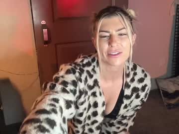 girl Live Cam Girls Love To Strip Naked For Their Viewers with chloecumz4u