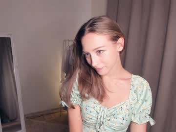 girl
        wave_of_happy_ cam image #2707412