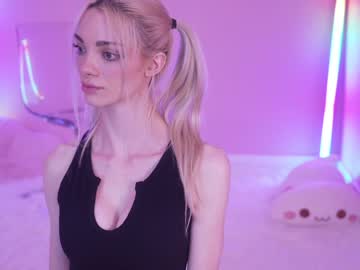 girl
        bunnydollstella cam image #1935798