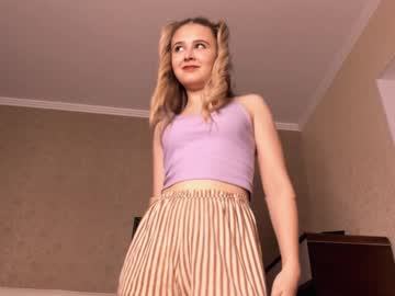 girl
        barbaraleeee cam image #1238123