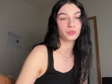 girl
        kalirhea18 cam image #3884330
