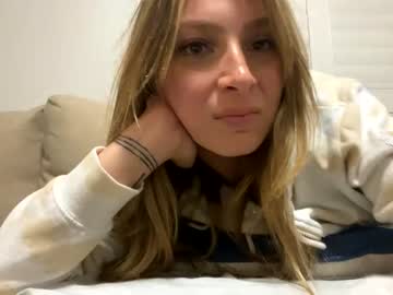 girl
        zarahkeller cam image #1932036