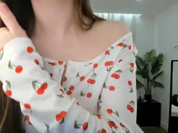 girl
        lilly_colins cam image #5742376