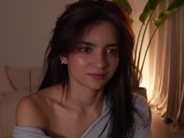 girl
        ellelure_ cam image #6922683