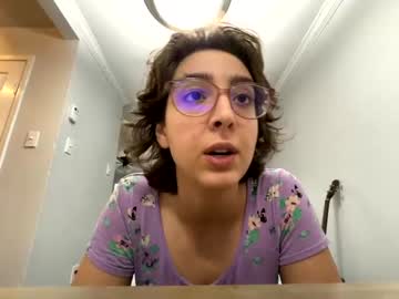 girl
        orchidladyllama cam image #3988342