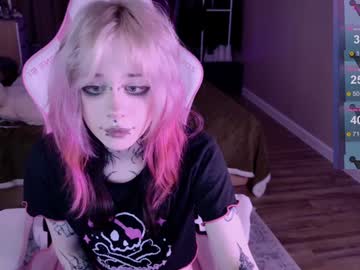 girl
        lollyshy__ cam image #5880524