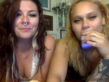 girl
        stormy1223 cam image #1902758