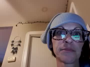 girl
        dirtynerdy30 cam image #3648147