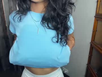 girl
        suzannedavise cam image #2766154