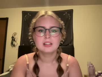 girl
        sarahmartin420 cam image #1871300