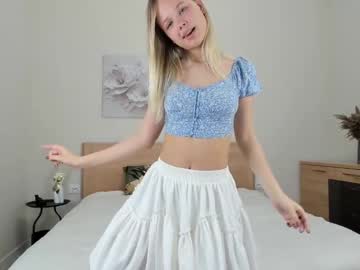 girl
        tenderness_18 cam image #6825334
