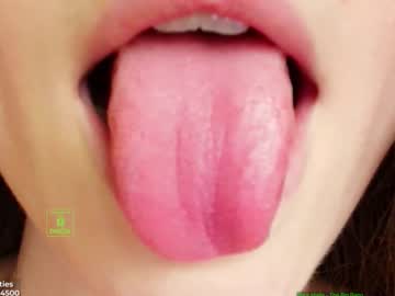 girl
        demurelixir cam image #4859645