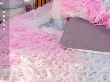 girl
        little_effy18 cam image #3919686
