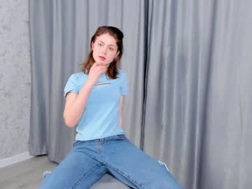 girl
        katieedgington cam image #6398622
