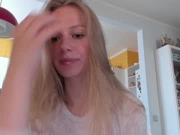 girl
        magic_couple13 cam image #4333510