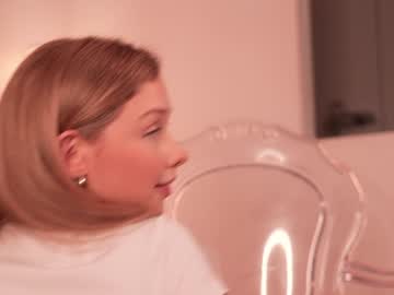 girl
        april_blush cam image #6086458